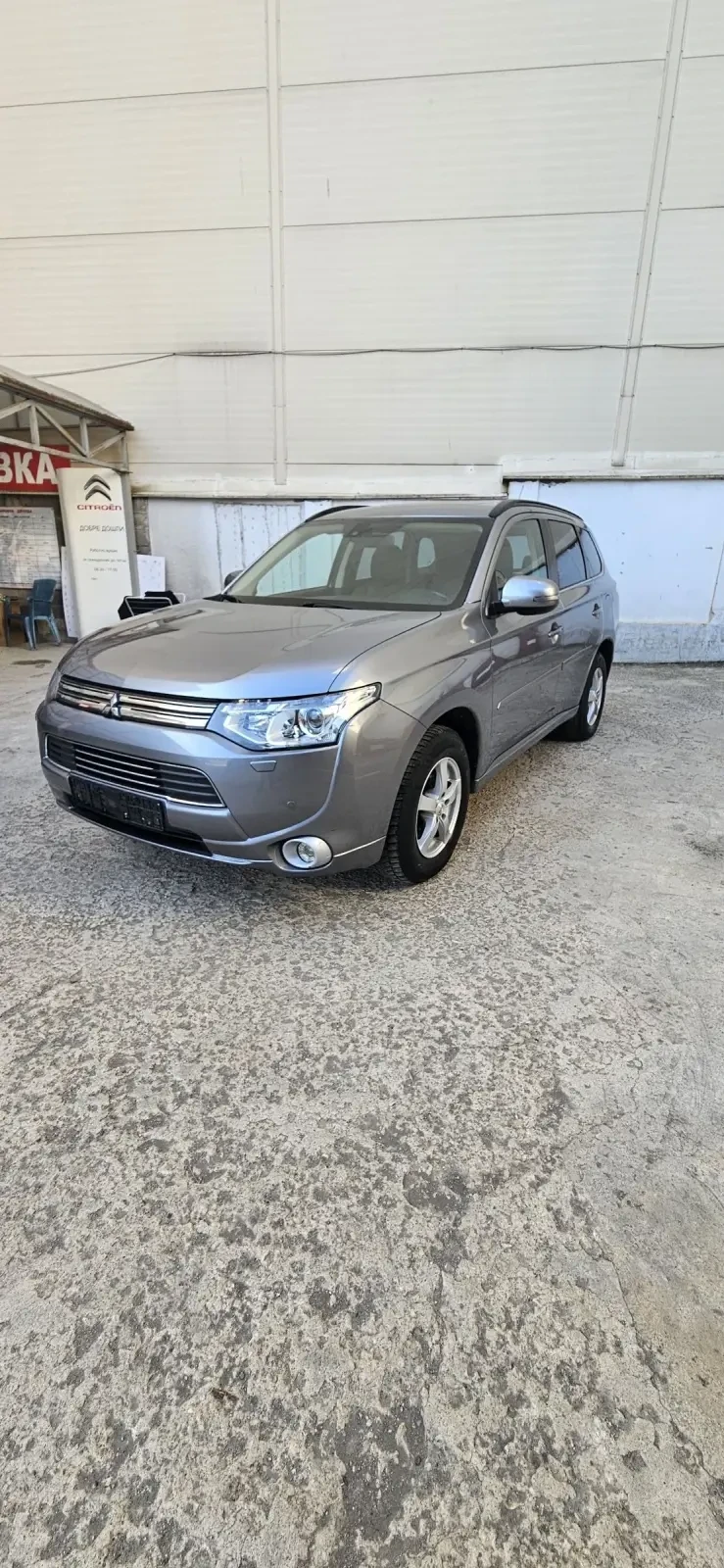 Mitsubishi Outlander Plug-in Hybrid 4x4 Full Extri, снимка 1 - Автомобили и джипове - 49291586