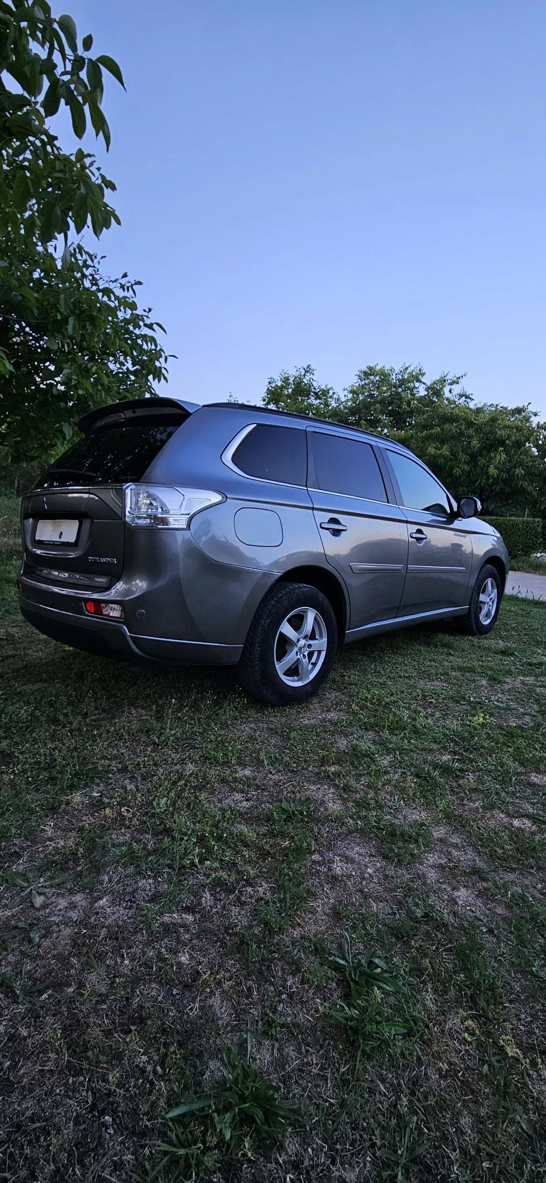 Mitsubishi Outlander Plug-in Hybrid 4x4 Full Extri  - изображение 5