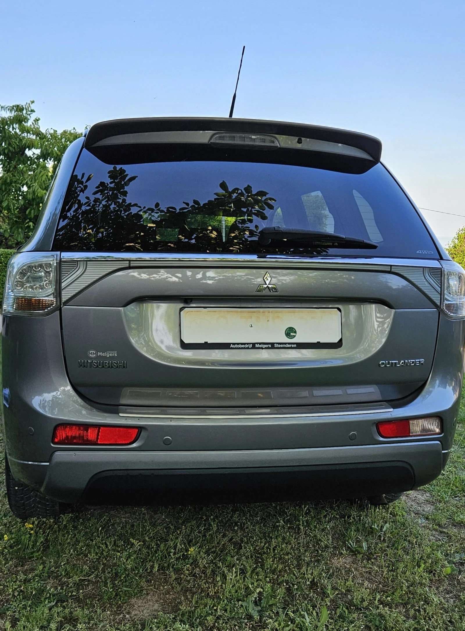 Mitsubishi Outlander Plug-in Hybrid 4x4 Full Extri  - изображение 6
