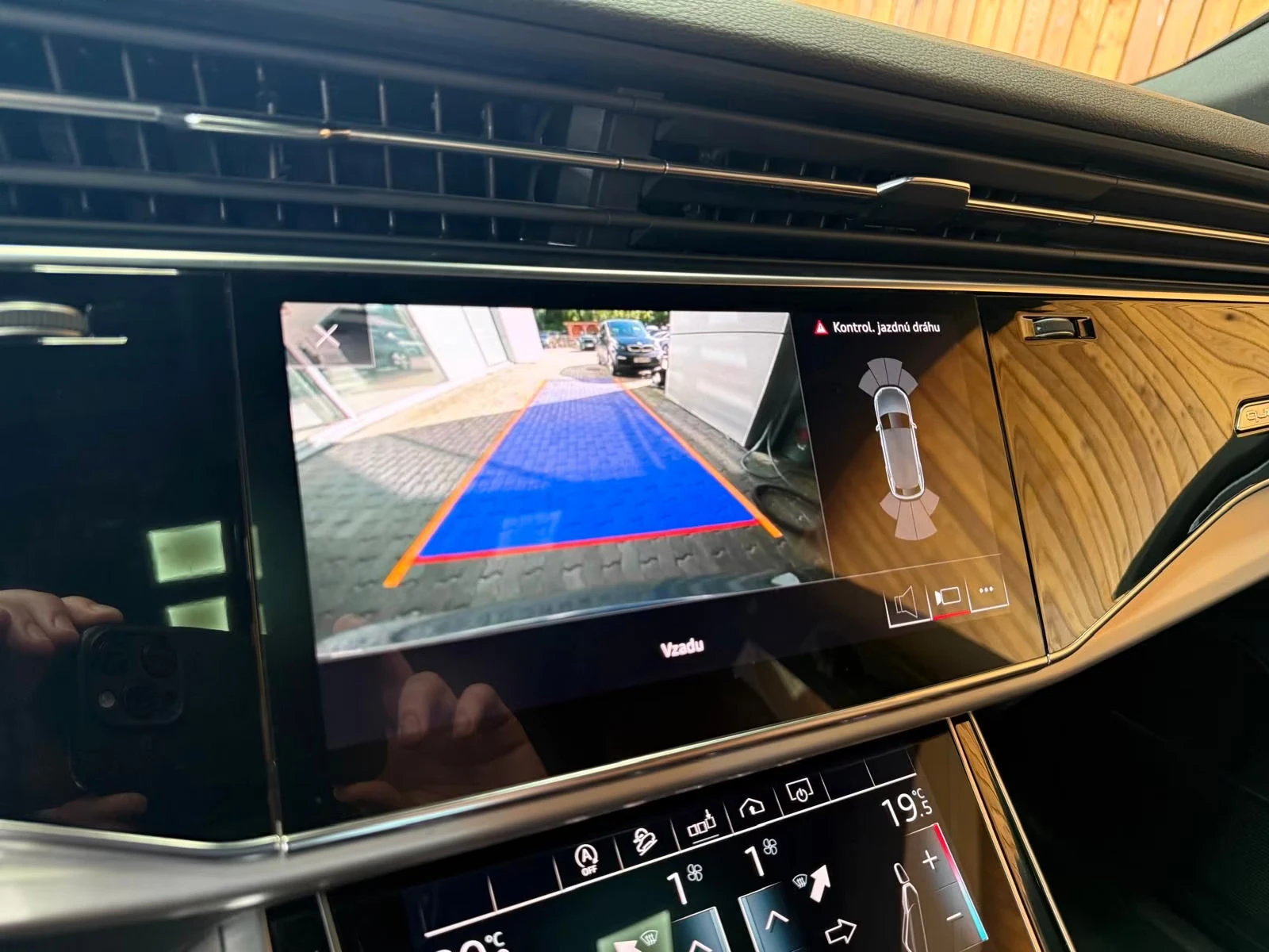 Audi Q8 45TDI/231HP/PANO/B&O/NAVI/QUATTRO/109D - изображение 7