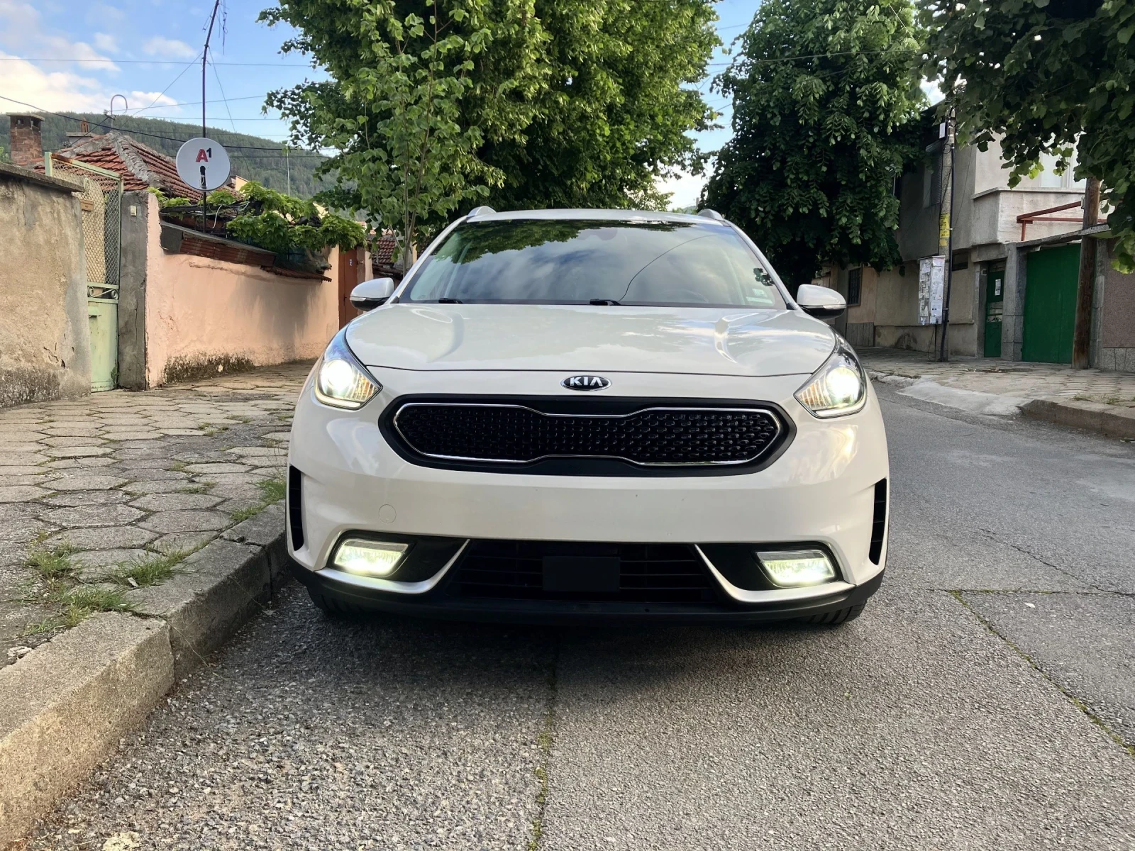 Kia Niro, снимка 2 - Автомобили и джипове - 53752036