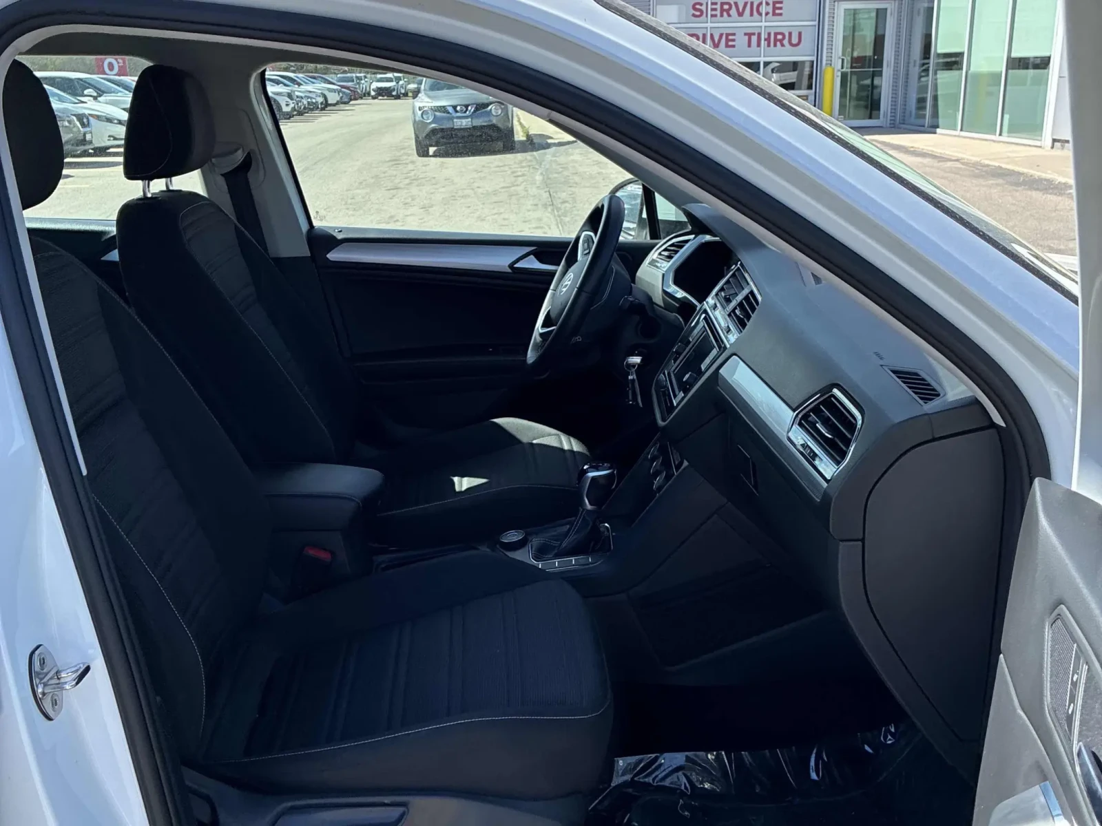 VW Tiguan 2023 Volkswage * Keyless * CARFAX * АВТО КРЕДИТ * , снимка 8 - Автомобили и джипове - 54795910