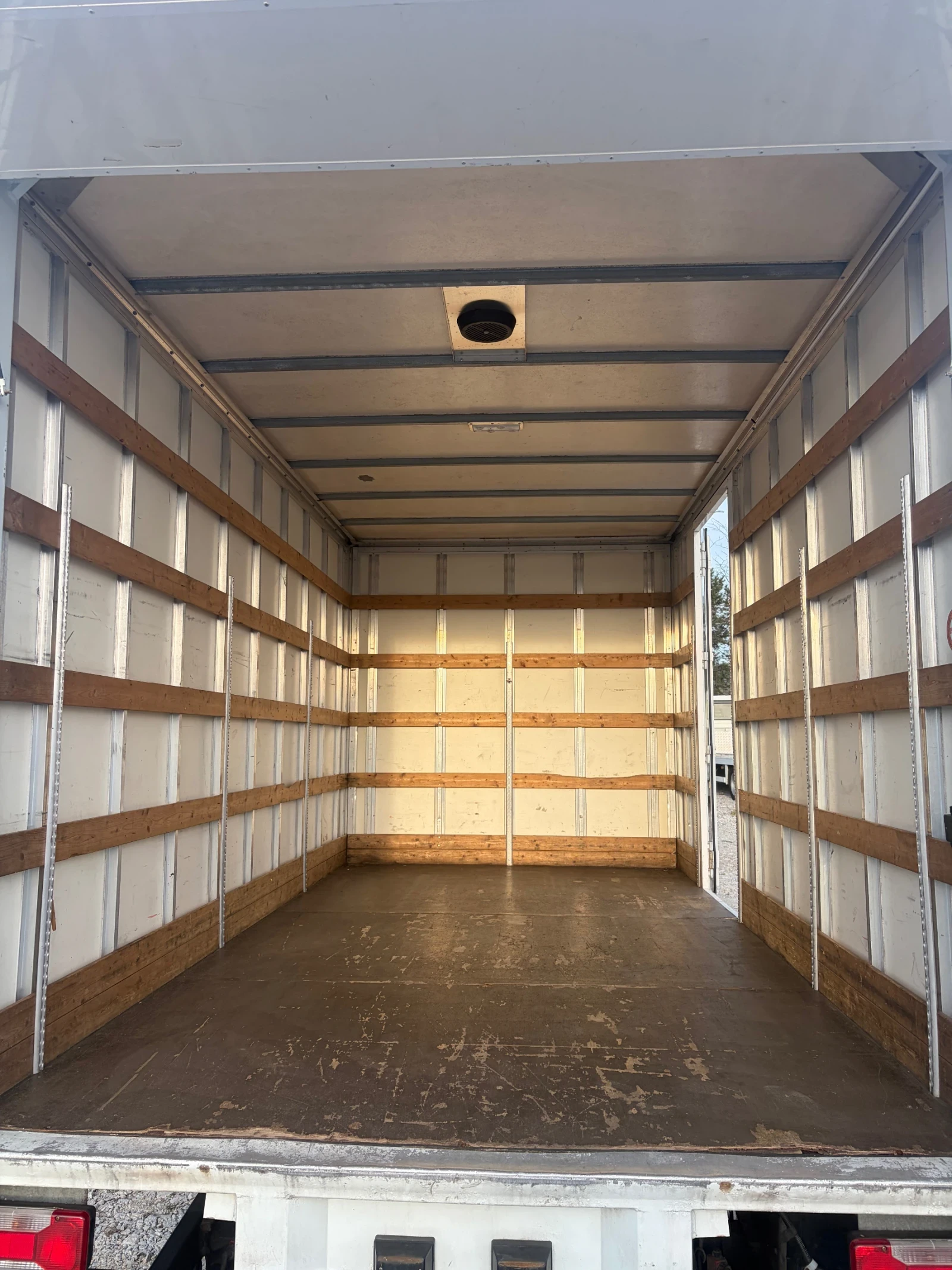 Iveco Daily 35C13 клима Б категория, снимка 7 - Бусове и автобуси - 54404776
