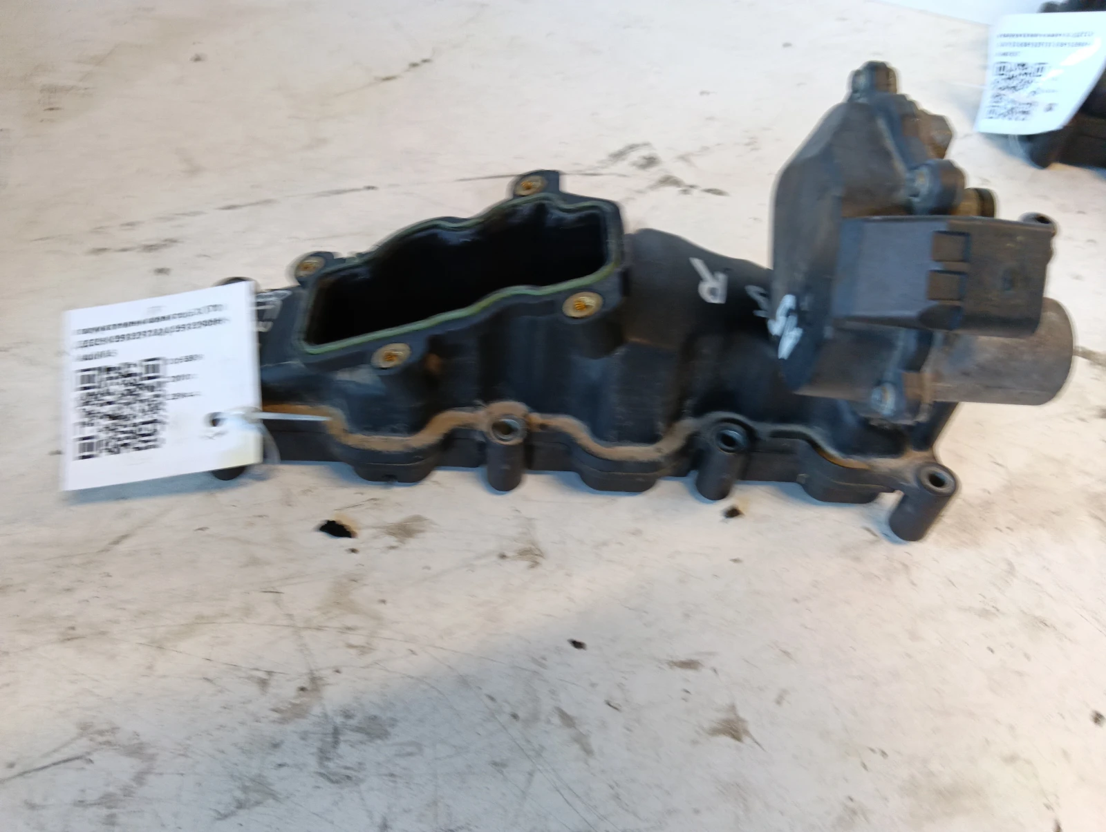 всмукателен колектор 3.0 TDI ДЕСЕН 059129712AJ 059129086H Audi A5