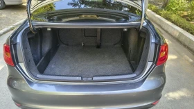 VW Jetta 1.6 TDI Bluemotion, снимка 15