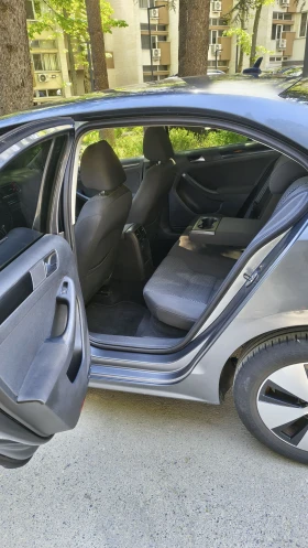 VW Jetta 1.6 TDI Bluemotion, снимка 7