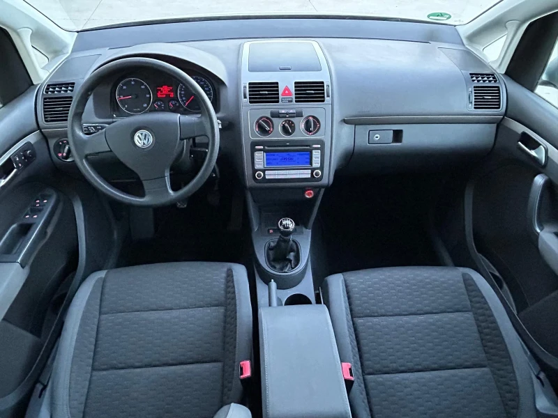 VW Touran 1.9 TDi, снимка 7 - Автомобили и джипове - 49089283