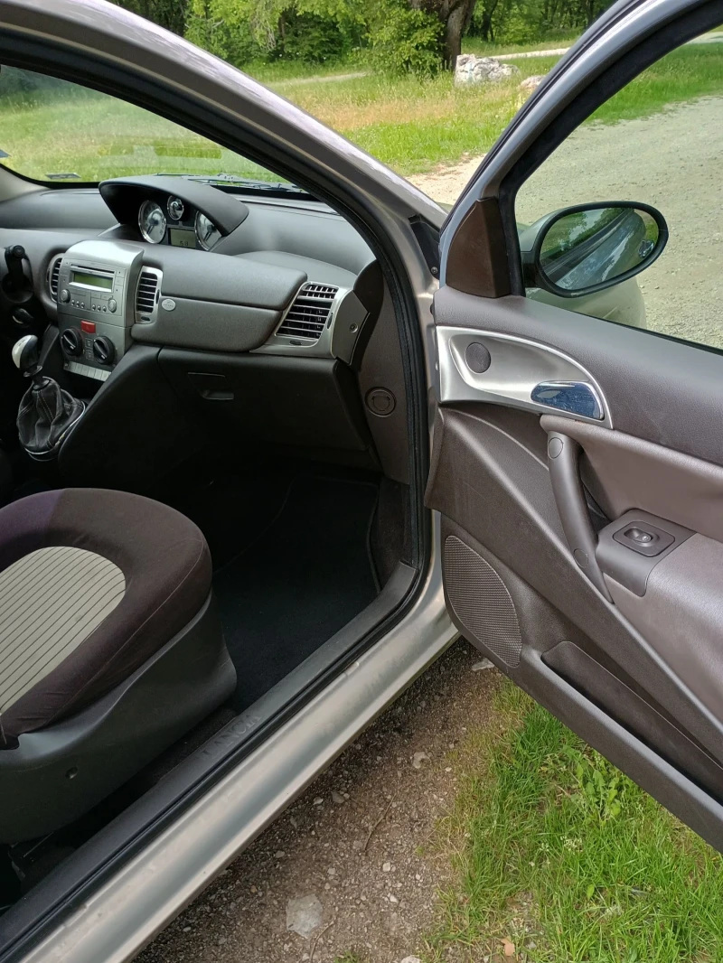 Lancia Ypsilon 1.2 4.8, снимка 9 - Автомобили и джипове - 52642146