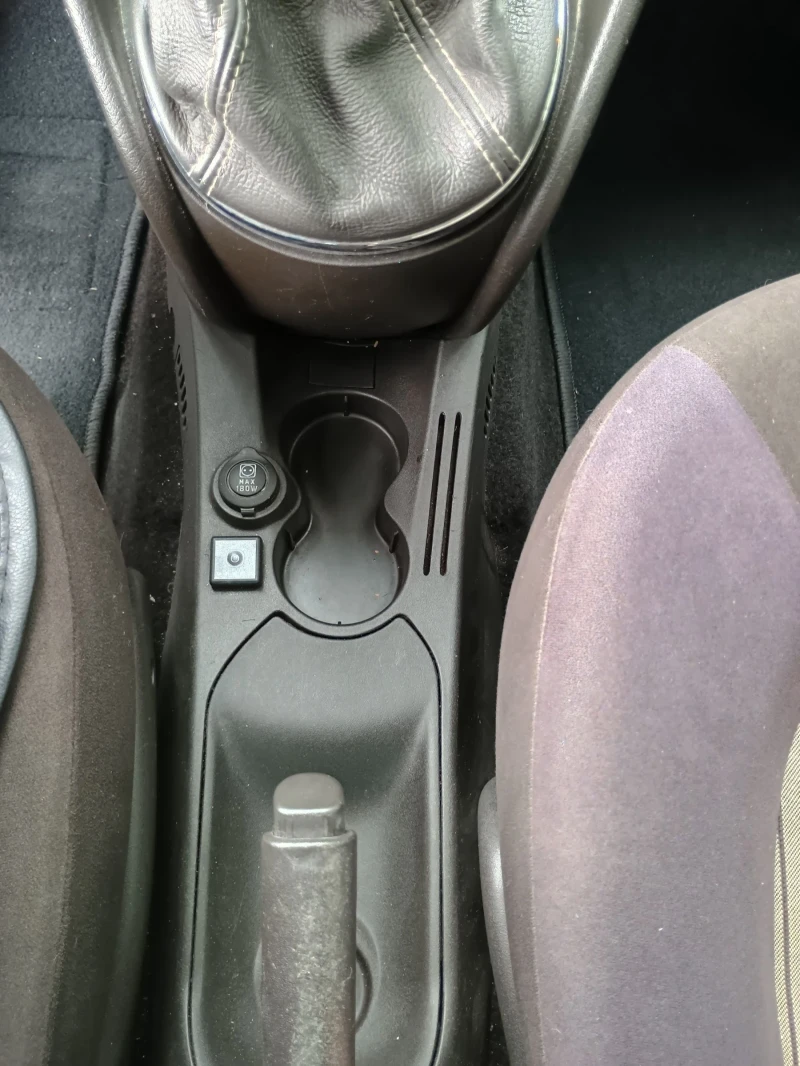 Lancia Ypsilon 1.2 4.8, снимка 16 - Автомобили и джипове - 52642146