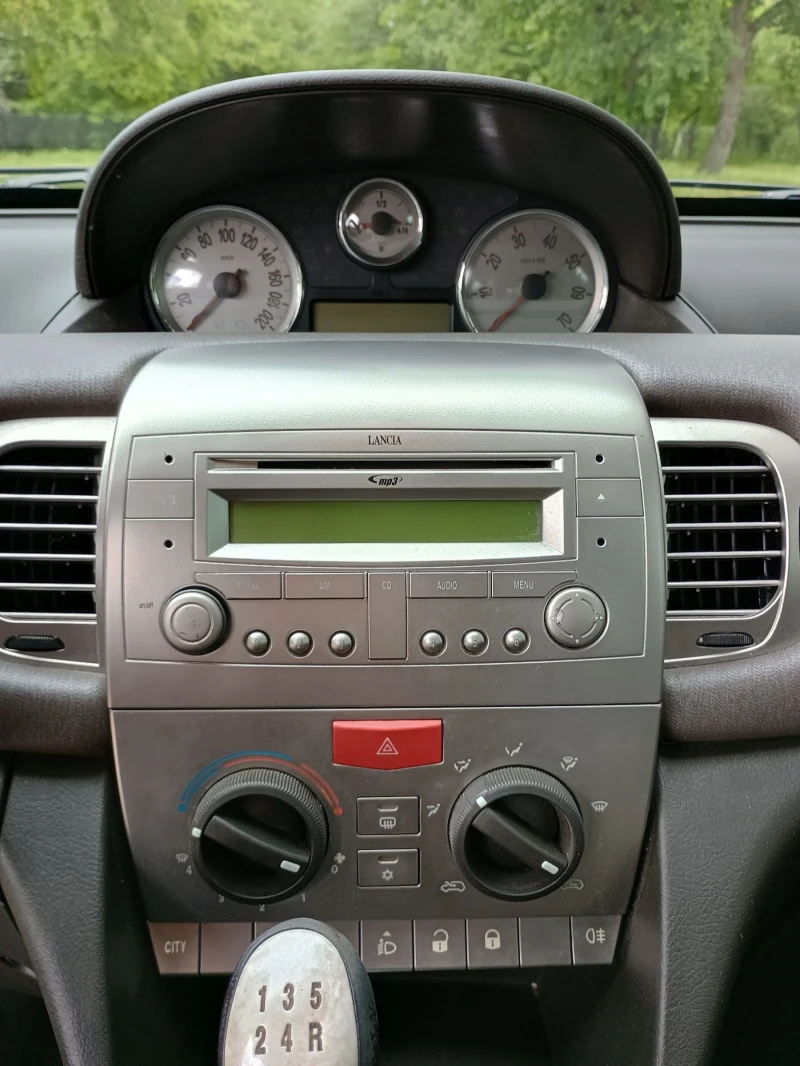 Lancia Ypsilon 1.2 4.8, снимка 15 - Автомобили и джипове - 52642146