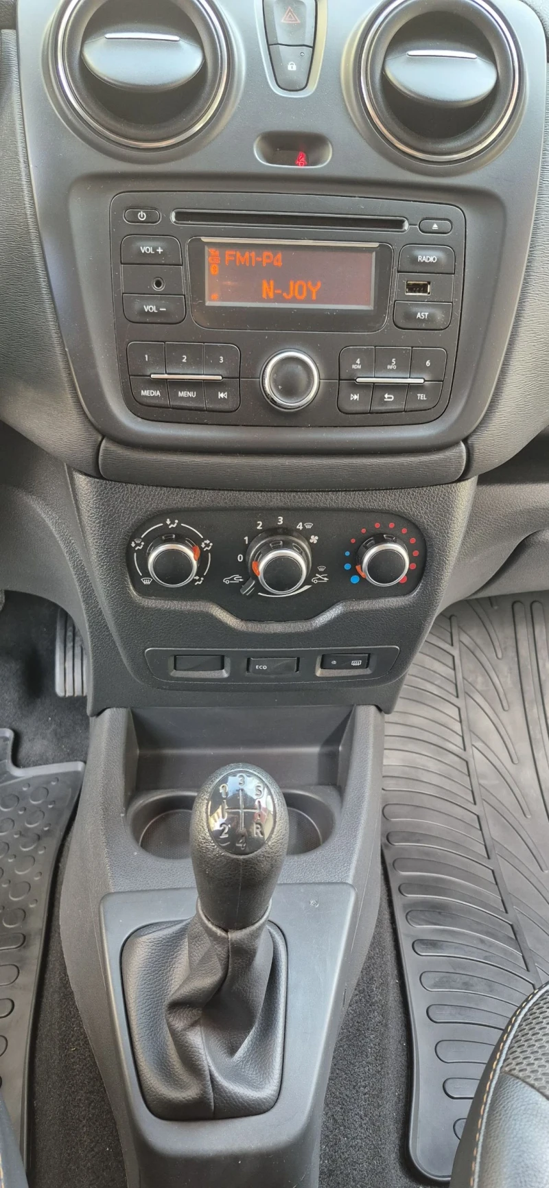 Dacia Dokker, снимка 16 - Автомобили и джипове - 51857197