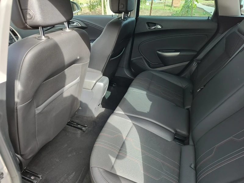 Opel Astra, снимка 13 - Автомобили и джипове - 51951714