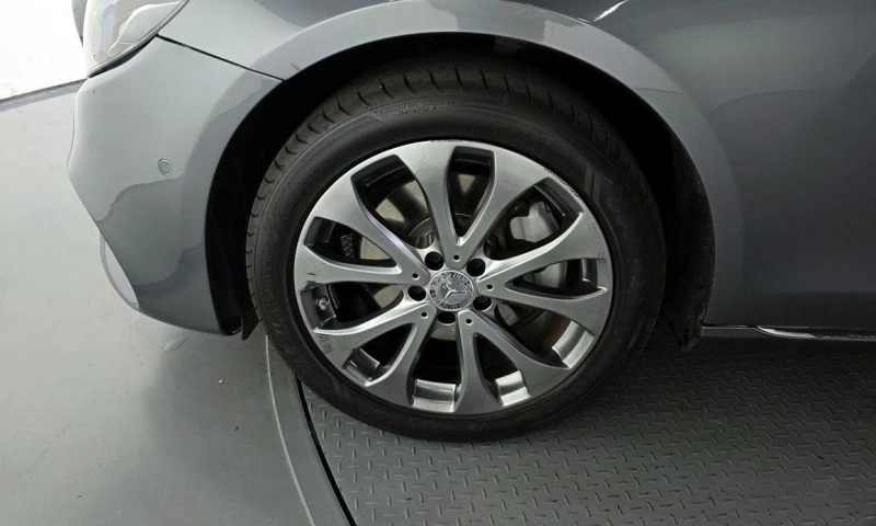 Mercedes-Benz E 220 E220d Exclusive  * НАЙ-ДОБРА ЦЕНА В БЪЛГАРИЯ* , снимка 5 - Автомобили и джипове - 52177389