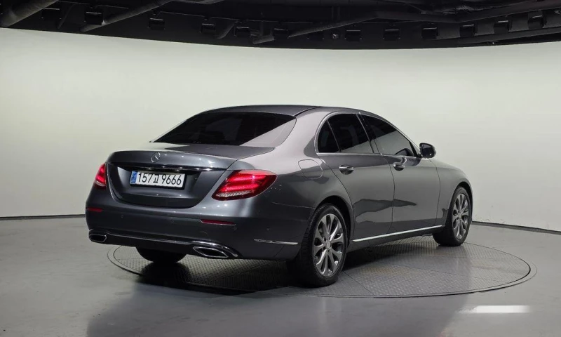 Mercedes-Benz E 220 E220d Exclusive  * НАЙ-ДОБРА ЦЕНА В БЪЛГАРИЯ* , снимка 2 - Автомобили и джипове - 52177389