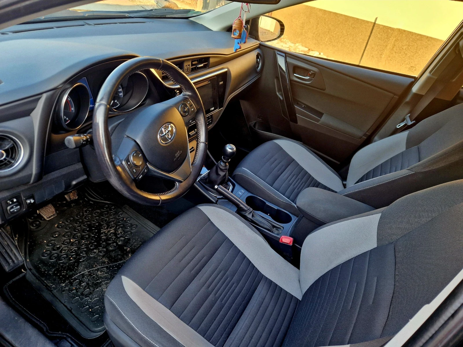 Toyota Auris 1.6D - изображение 7