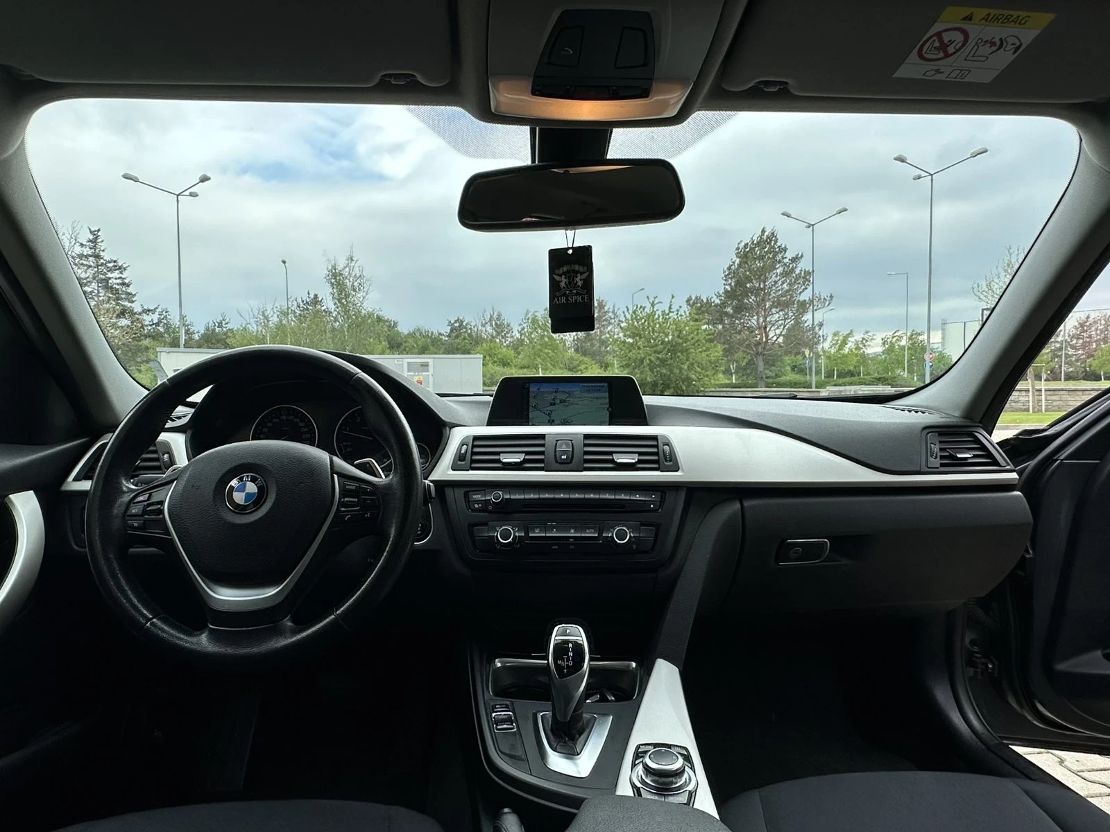 BMW 320 Bmw 320d Xdrive като нова automatic реални км - изображение 10
