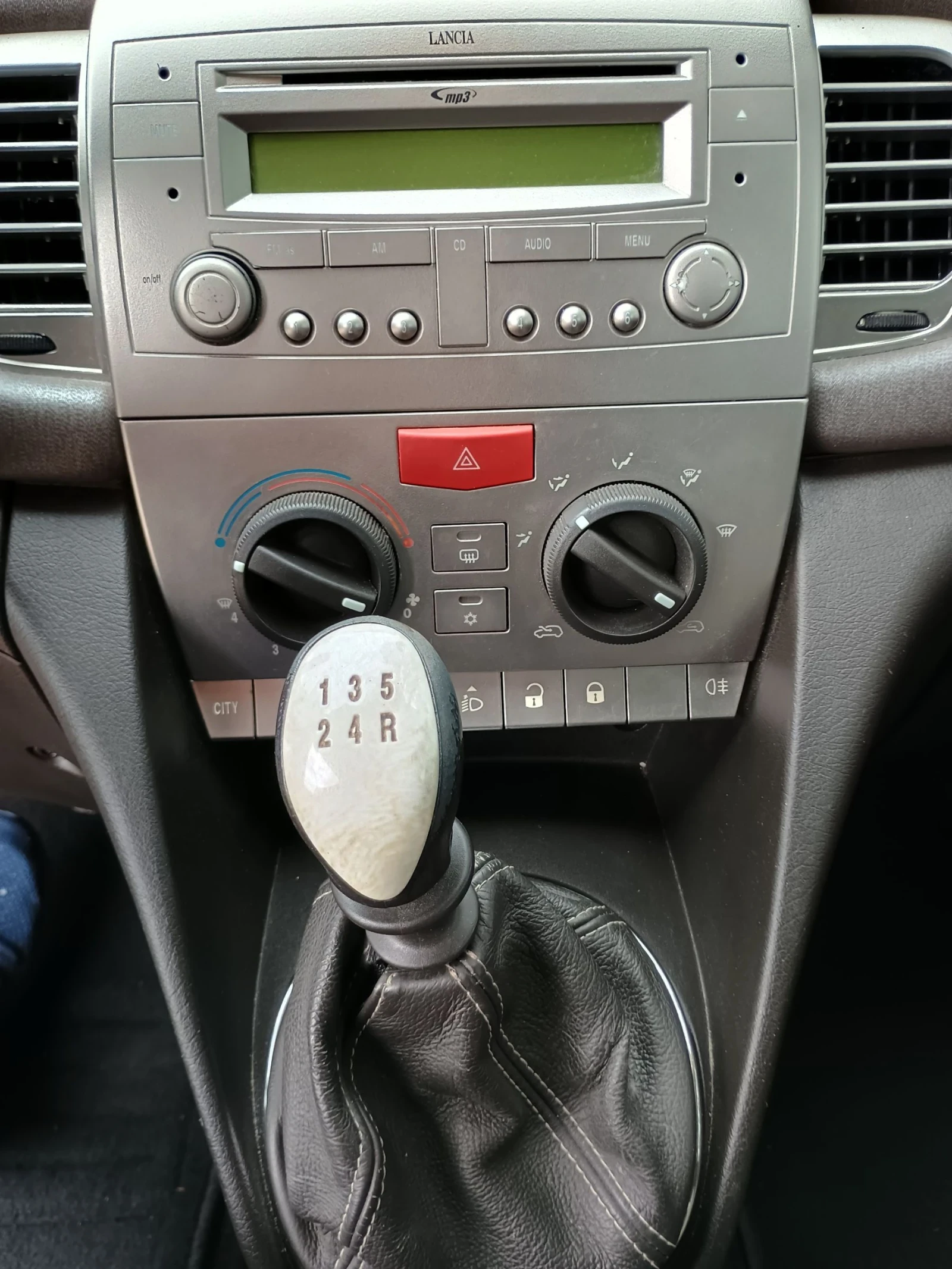 Lancia Ypsilon 1.2 4.8 | Mobile.bg   17