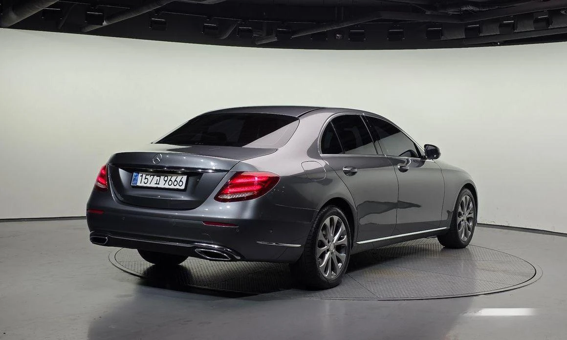 Mercedes-Benz E 220 E220d Exclusive  * НАЙ-ДОБРА ЦЕНА В БЪЛГАРИЯ*  - изображение 2