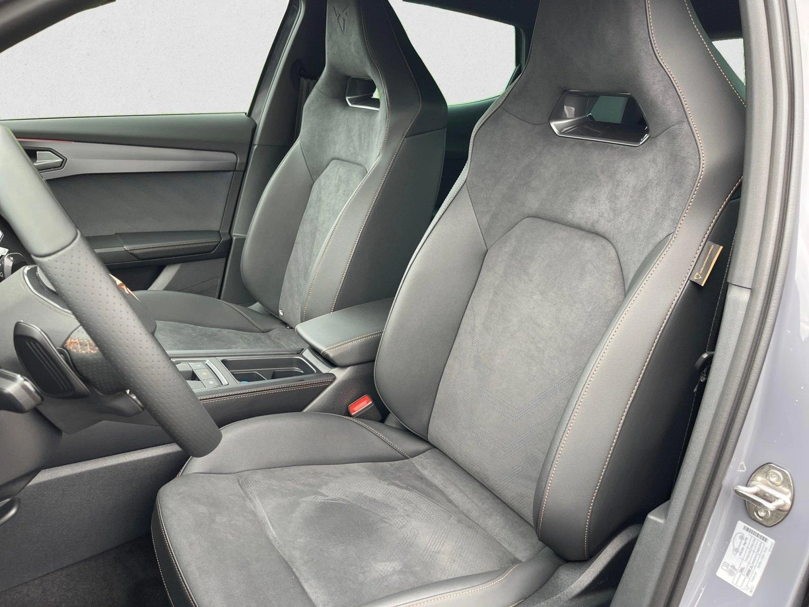 Cupra Formentor VZ* FACELIFT* AWD* MEMORY* DISTR* KEYLESS* LED* CA - изображение 7