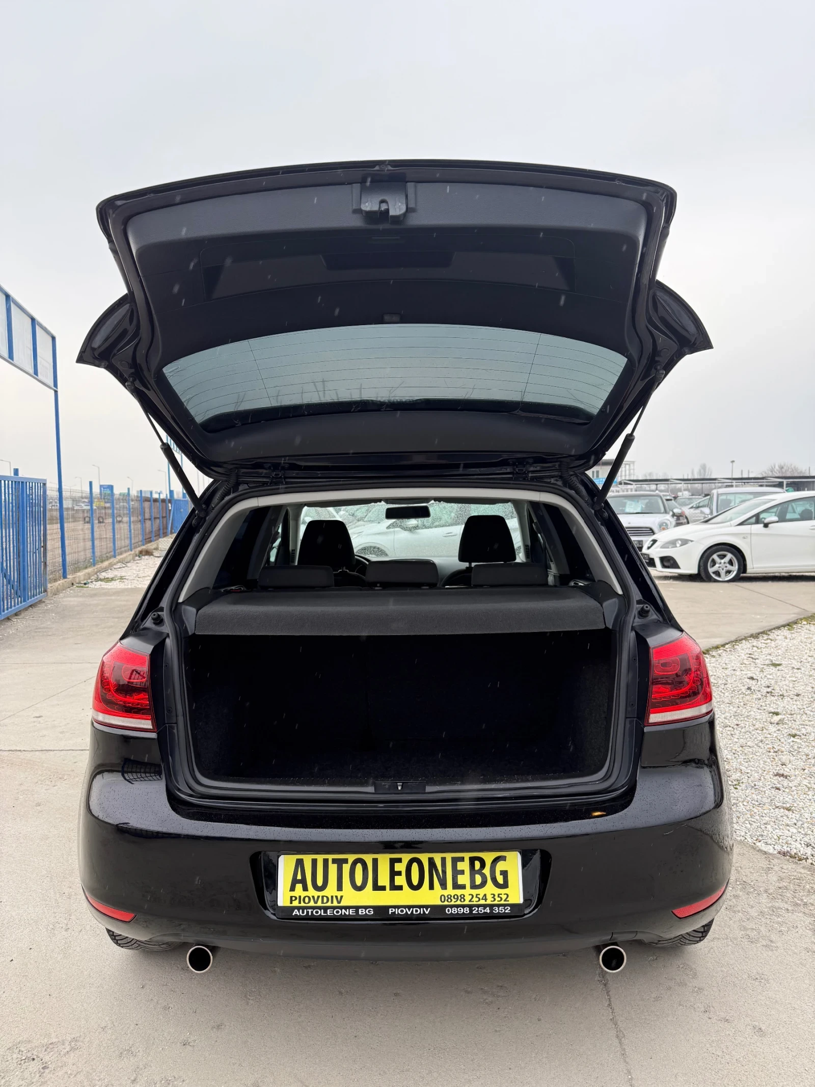 VW Golf 1.6 TDi, снимка 14 - Автомобили и джипове - 53732194