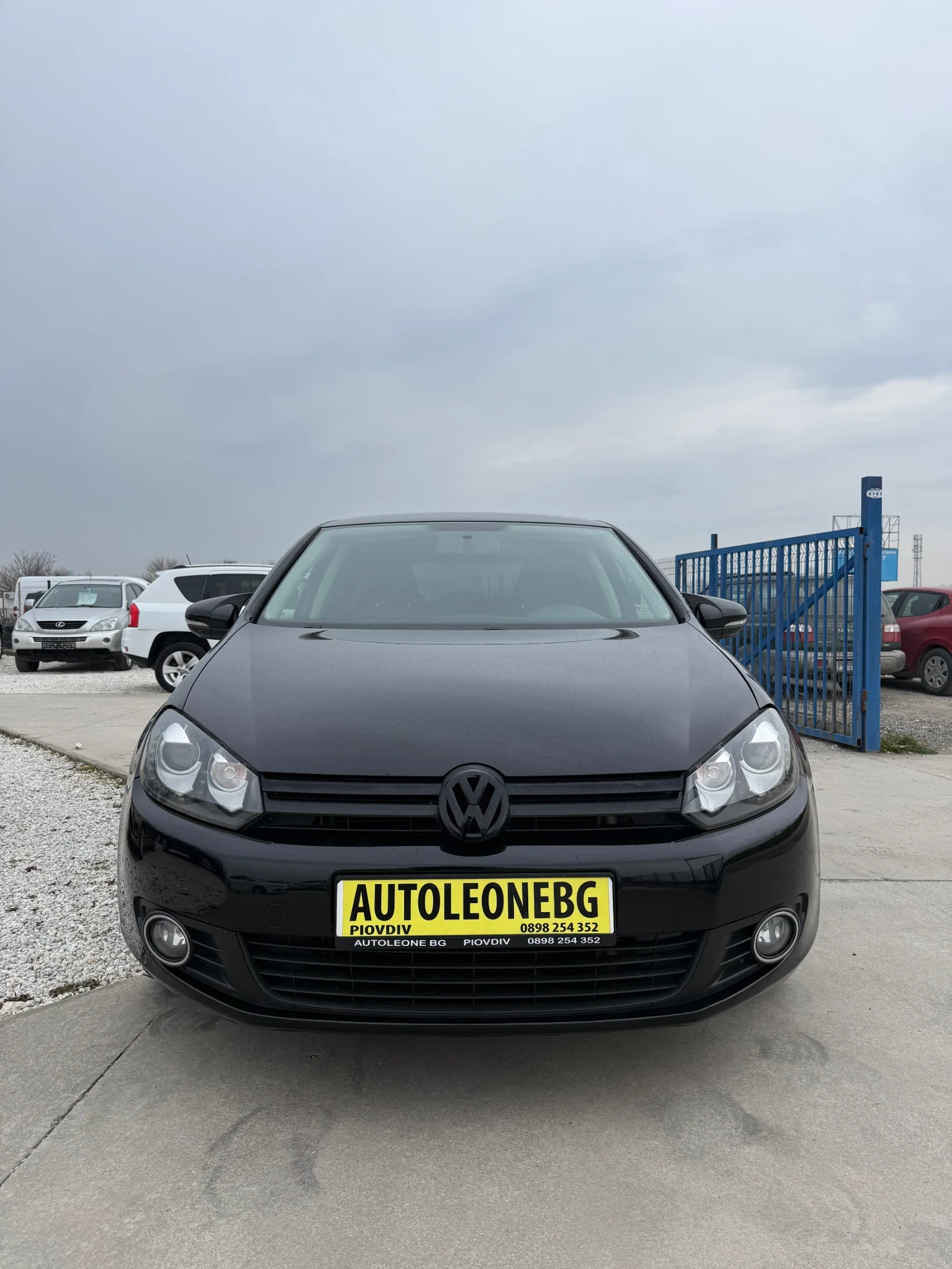 VW Golf 1.6 TDi, снимка 2 - Автомобили и джипове - 53732194