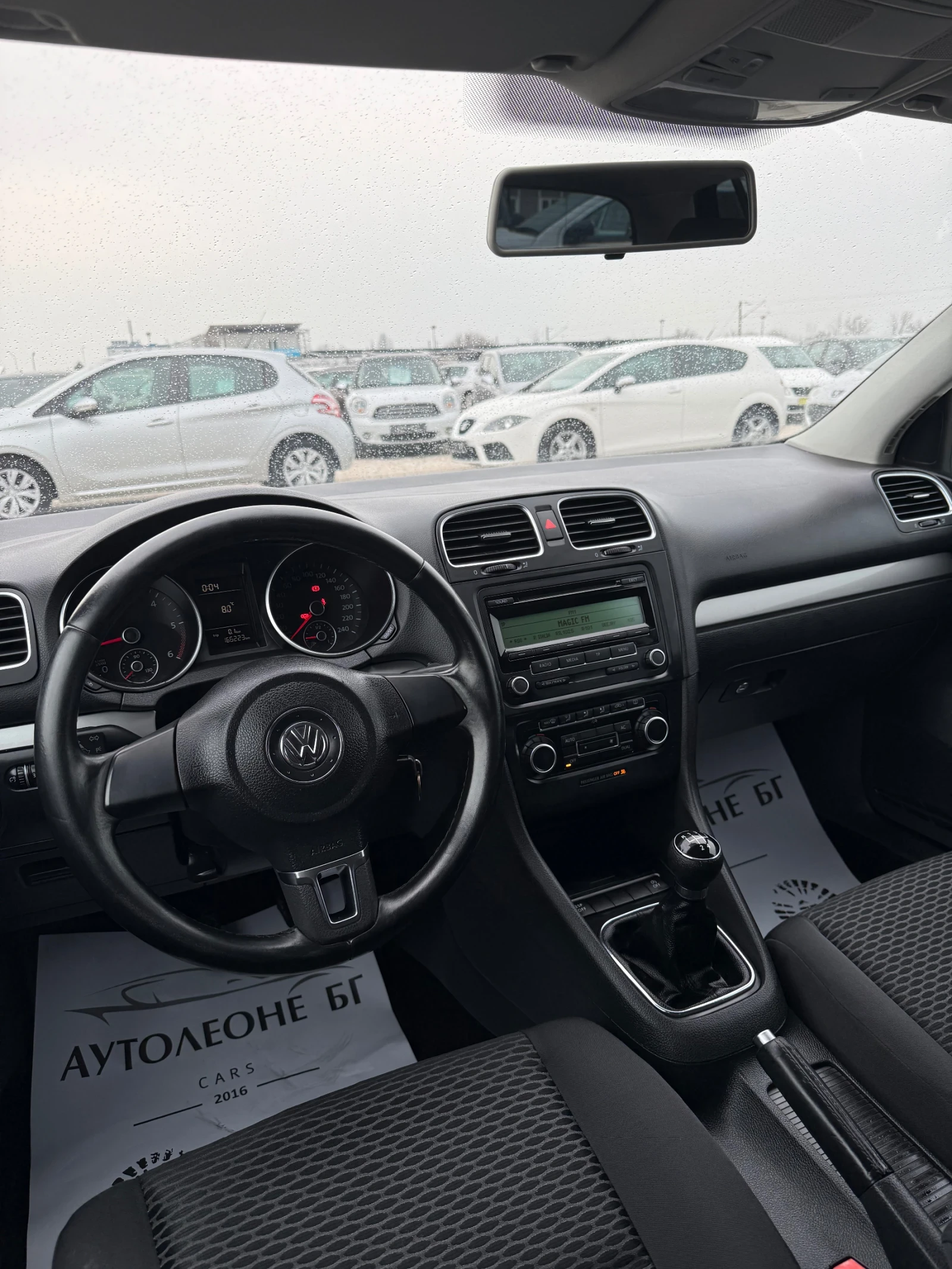VW Golf 1.6 TDi, снимка 7 - Автомобили и джипове - 53732194