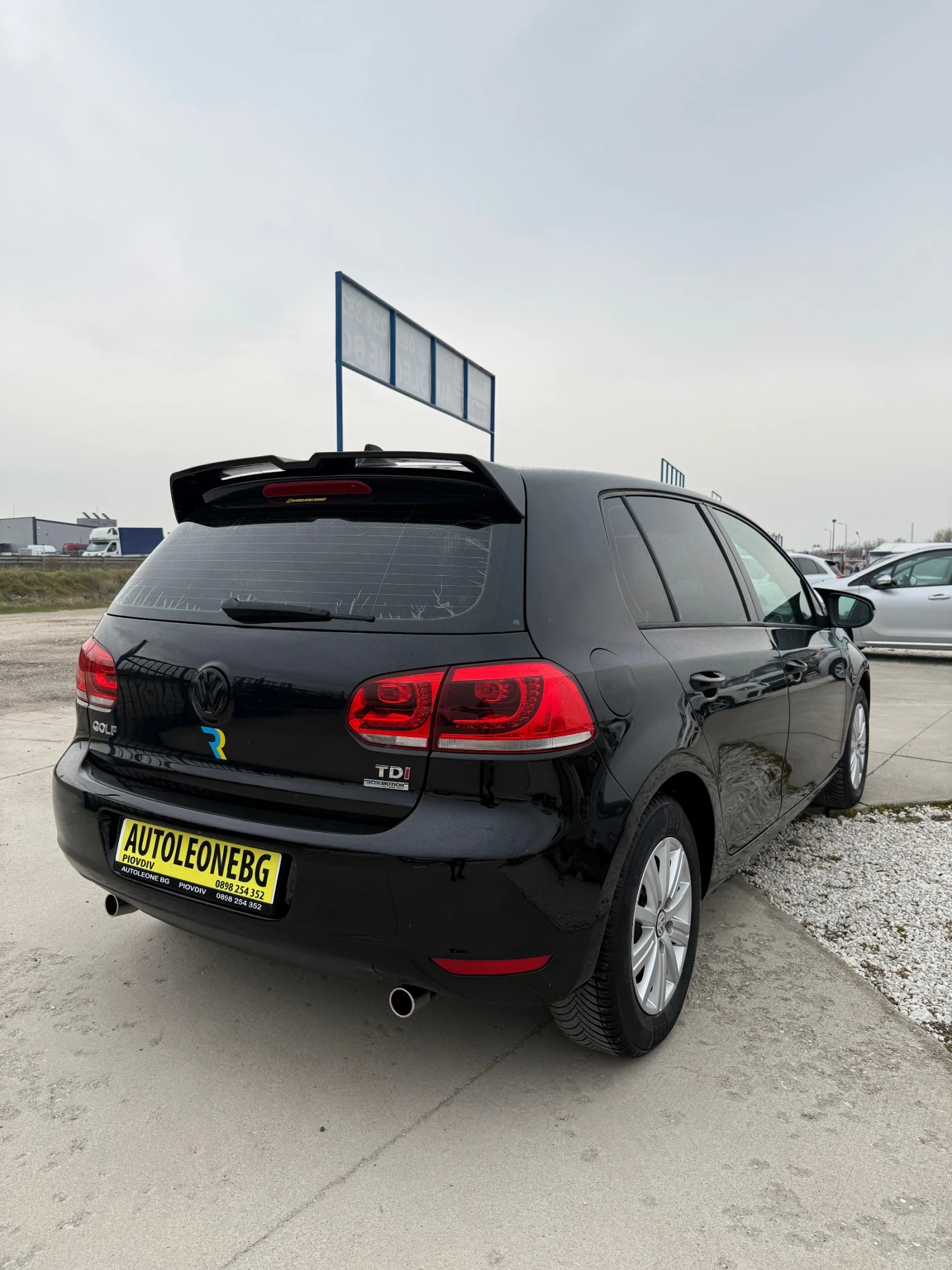 VW Golf 1.6 TDi, снимка 6 - Автомобили и джипове - 53732194