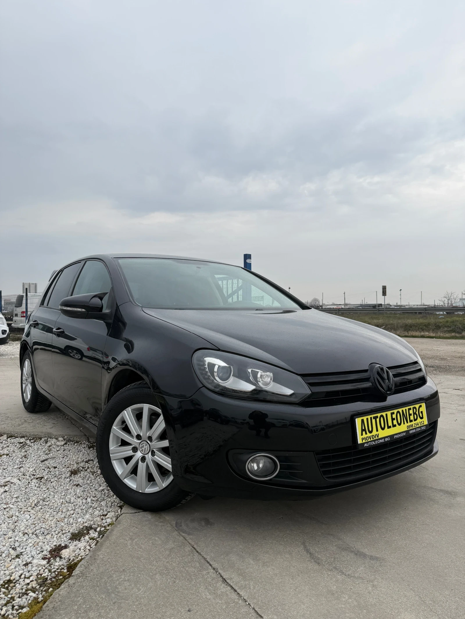 VW Golf 1.6 TDi, снимка 3 - Автомобили и джипове - 53732194