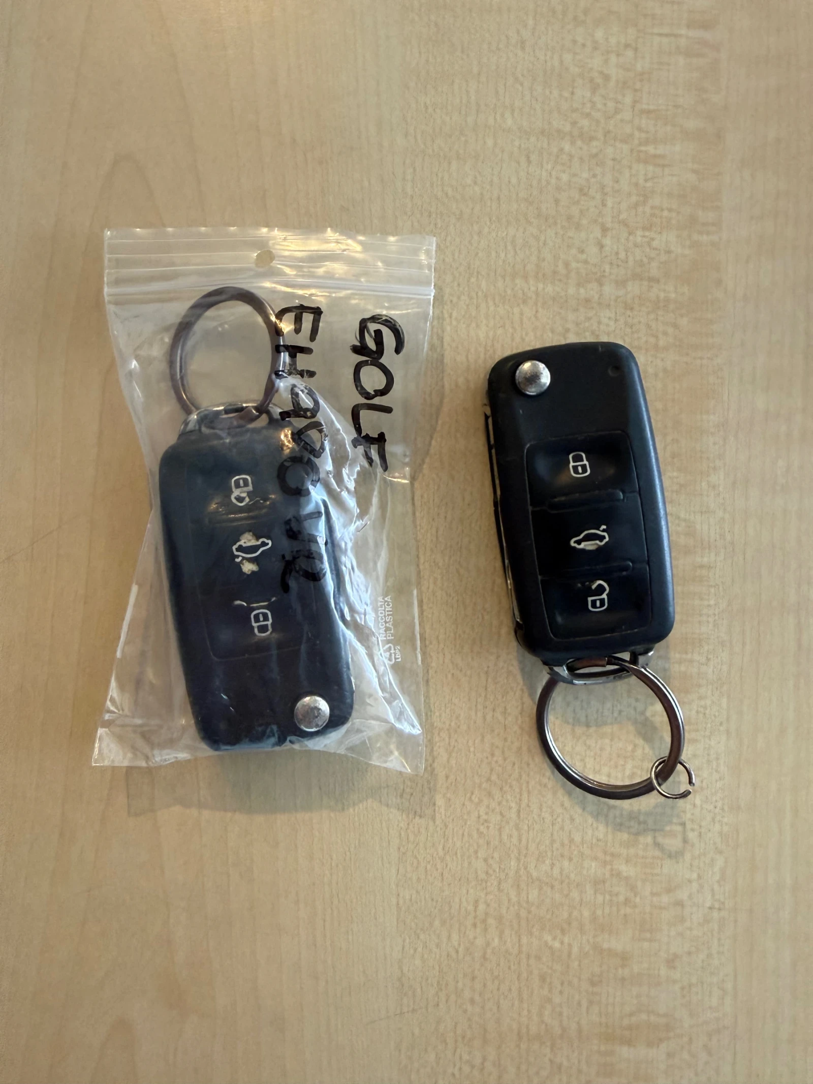 VW Golf 1.6 TDi, снимка 17 - Автомобили и джипове - 53732194