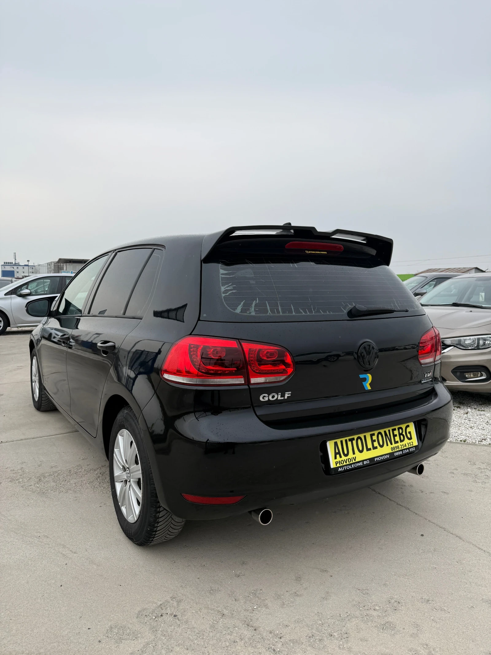 VW Golf 1.6 TDi, снимка 4 - Автомобили и джипове - 53732194