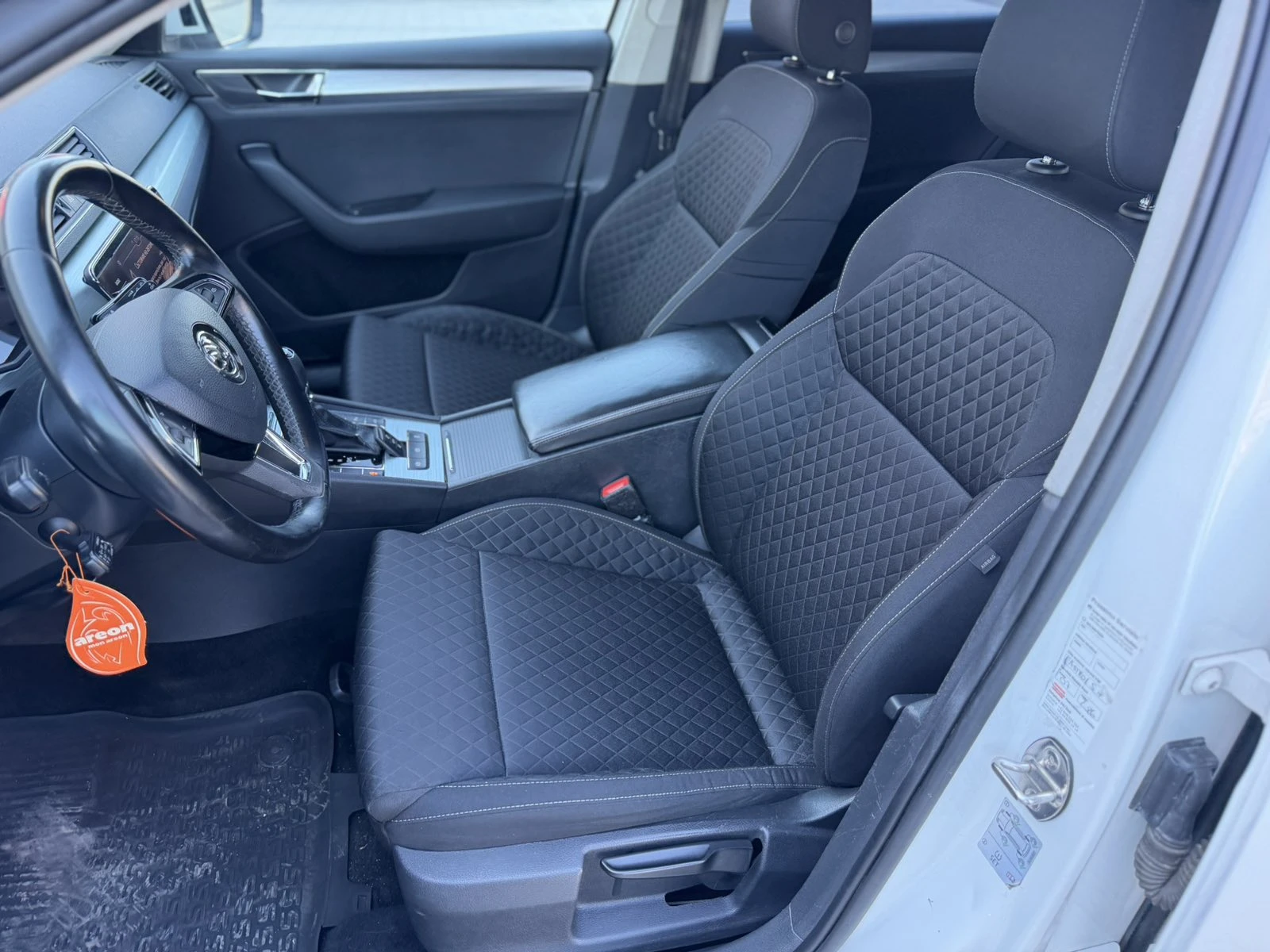 Skoda Superb Matrix Facelift, снимка 9 - Автомобили и джипове - 54114942