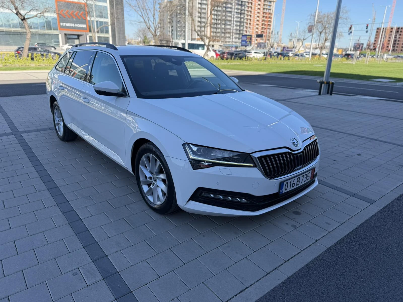 Skoda Superb Matrix Facelift, снимка 4 - Автомобили и джипове - 54114942
