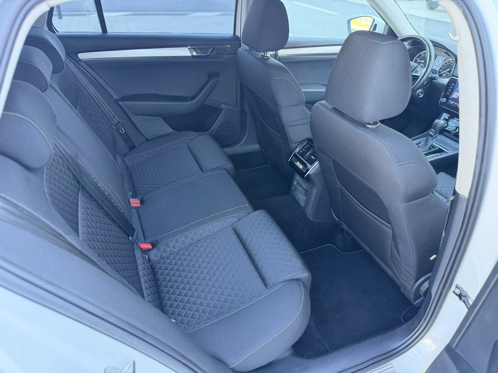 Skoda Superb Matrix Facelift, снимка 12 - Автомобили и джипове - 54114942