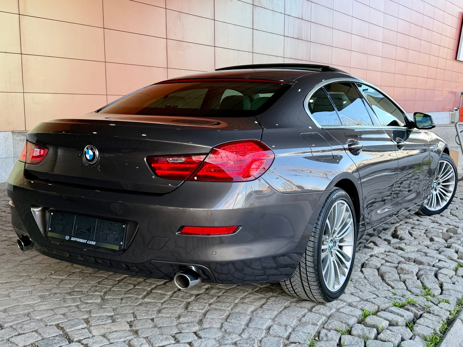 BMW 640 d Xdrive * PANO* OBDUH* VAKUUM* Cam360* HUD* KeyLe, снимка 2 - Автомобили и джипове - 54114698