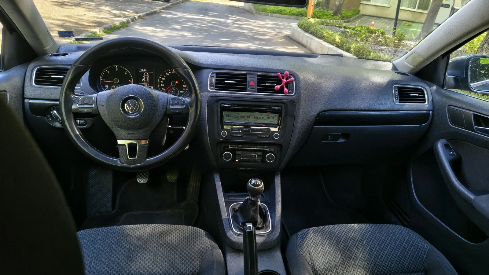 VW Jetta 1.6 TDI Bluemotion, снимка 10 - Автомобили и джипове - 54341905