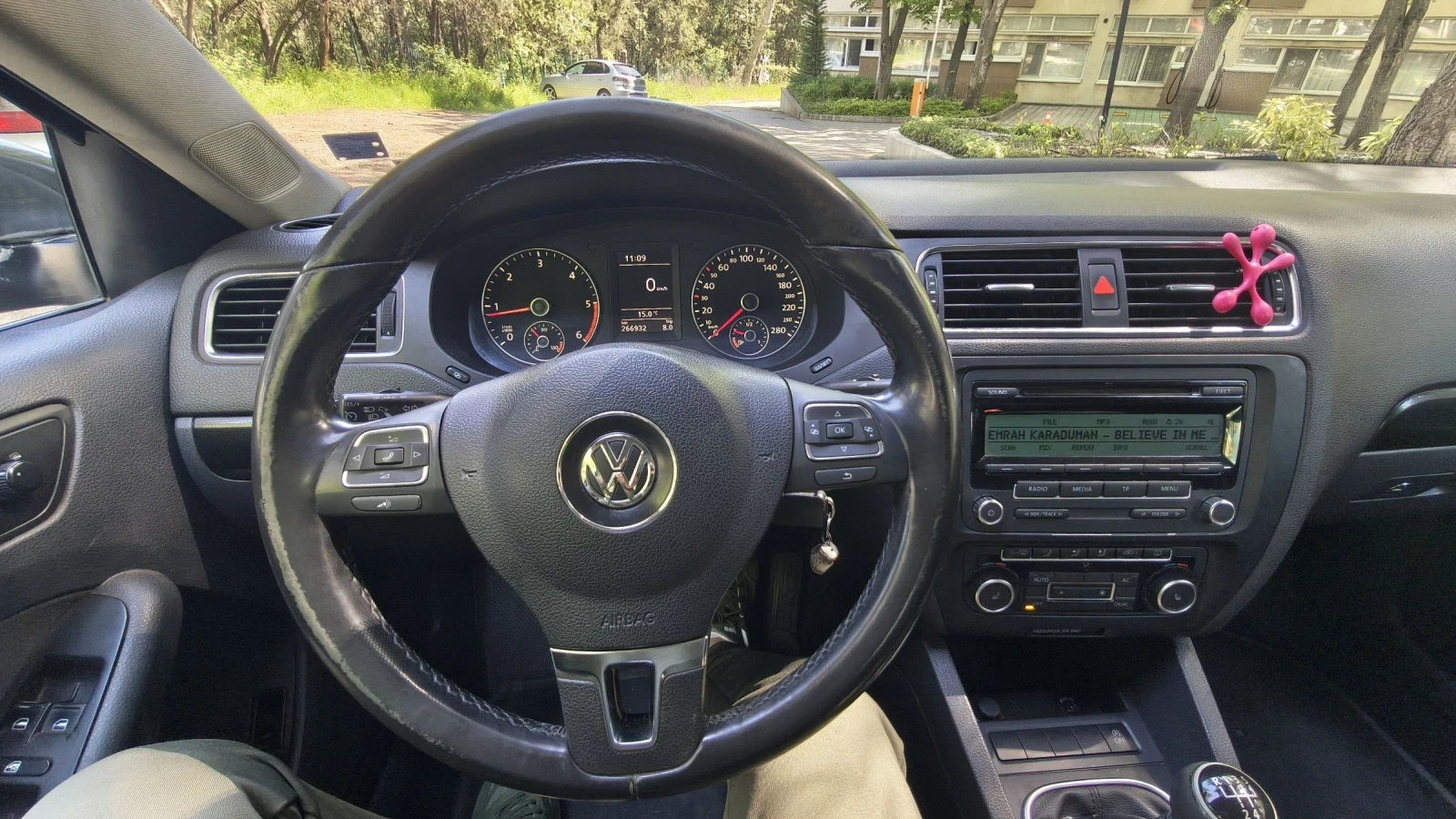 VW Jetta 1.6 TDI Bluemotion, снимка 12 - Автомобили и джипове - 54341905
