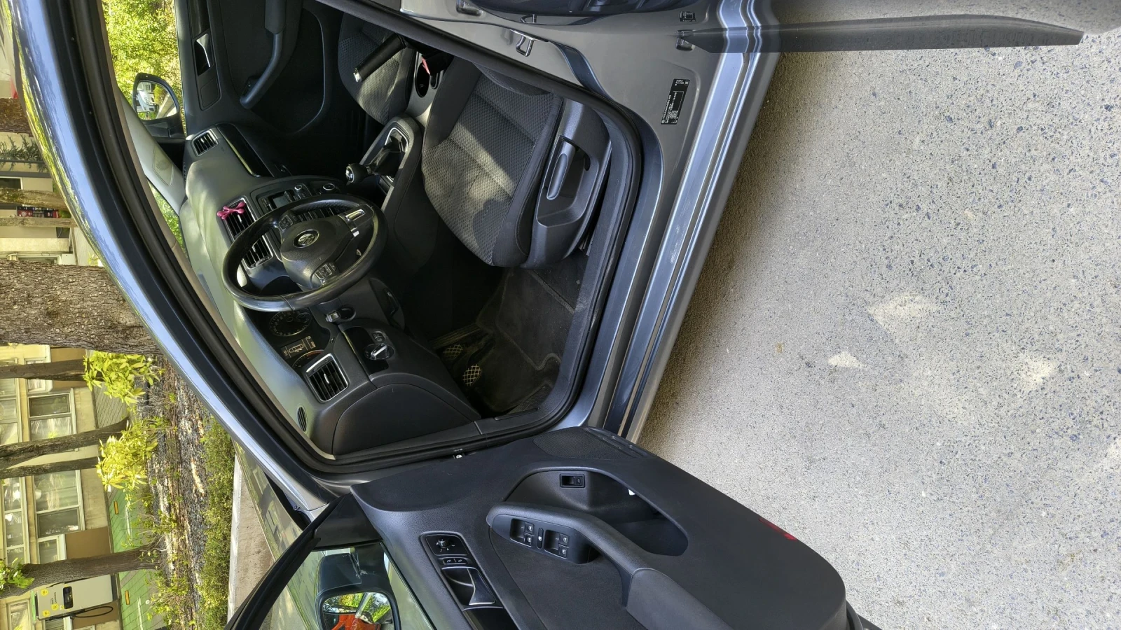 VW Jetta 1.6 TDI Bluemotion, снимка 8 - Автомобили и джипове - 54341905