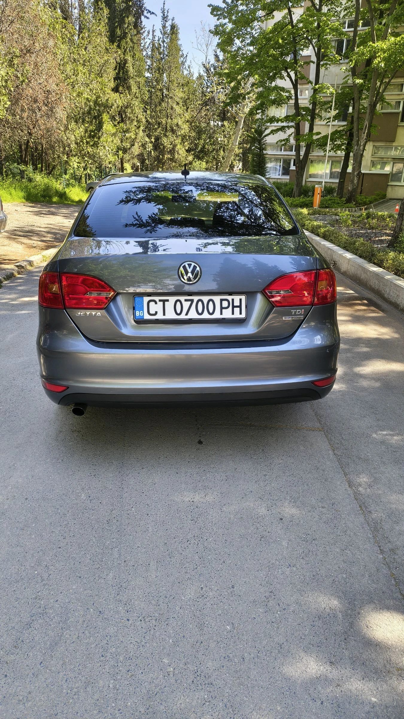 VW Jetta 1.6 TDI Bluemotion, снимка 4 - Автомобили и джипове - 54341905