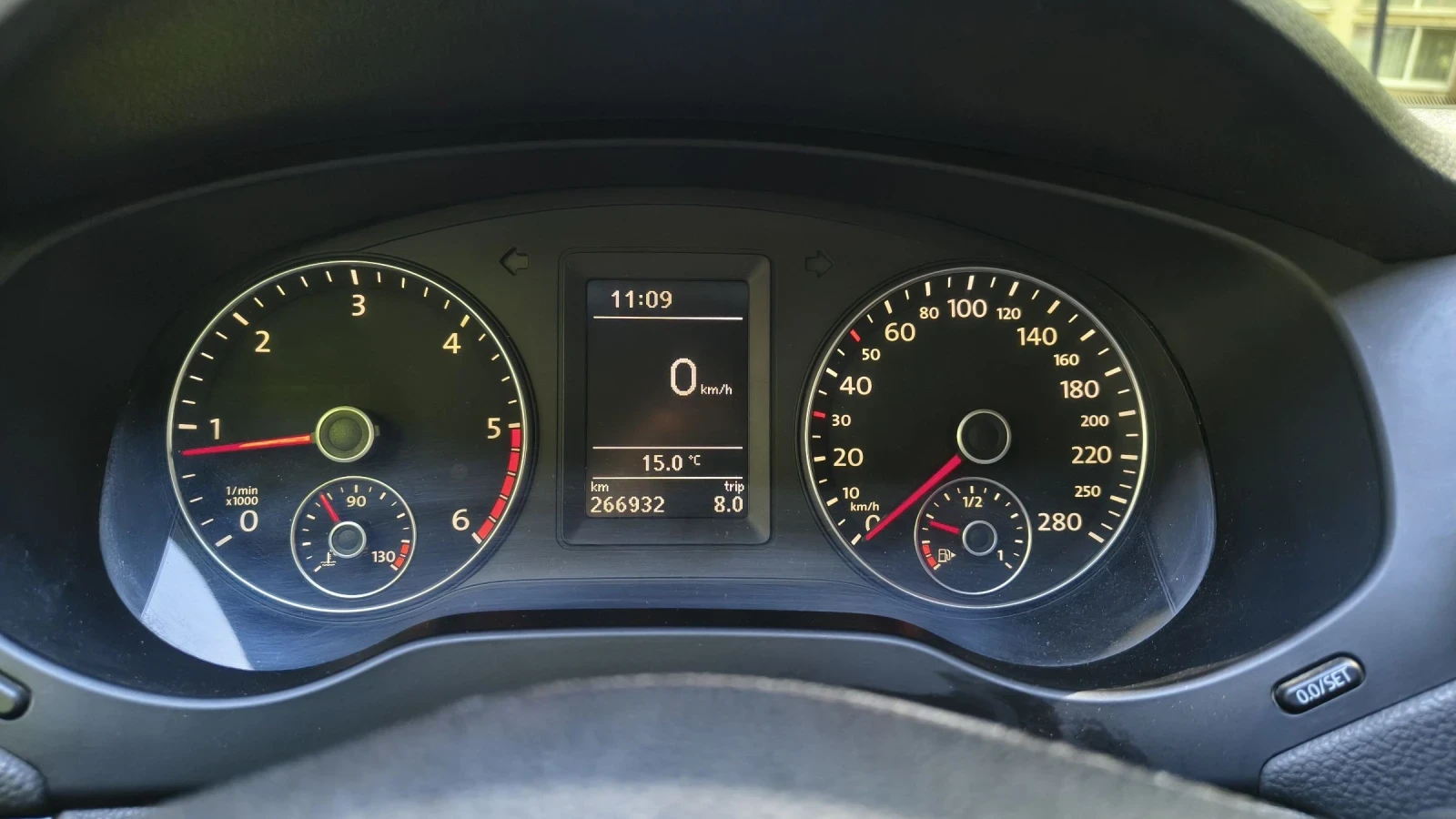 VW Jetta 1.6 TDI Bluemotion, снимка 14 - Автомобили и джипове - 54341905