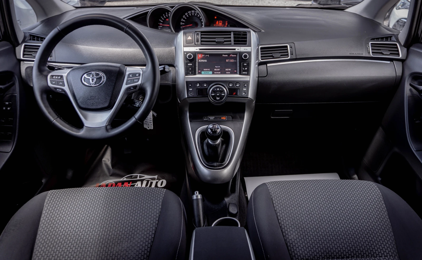 Toyota Verso 1.8 бензин 7 местна! ТОП! С ГАРАНЦИЯ! , снимка 8 - Автомобили и джипове - 54748985