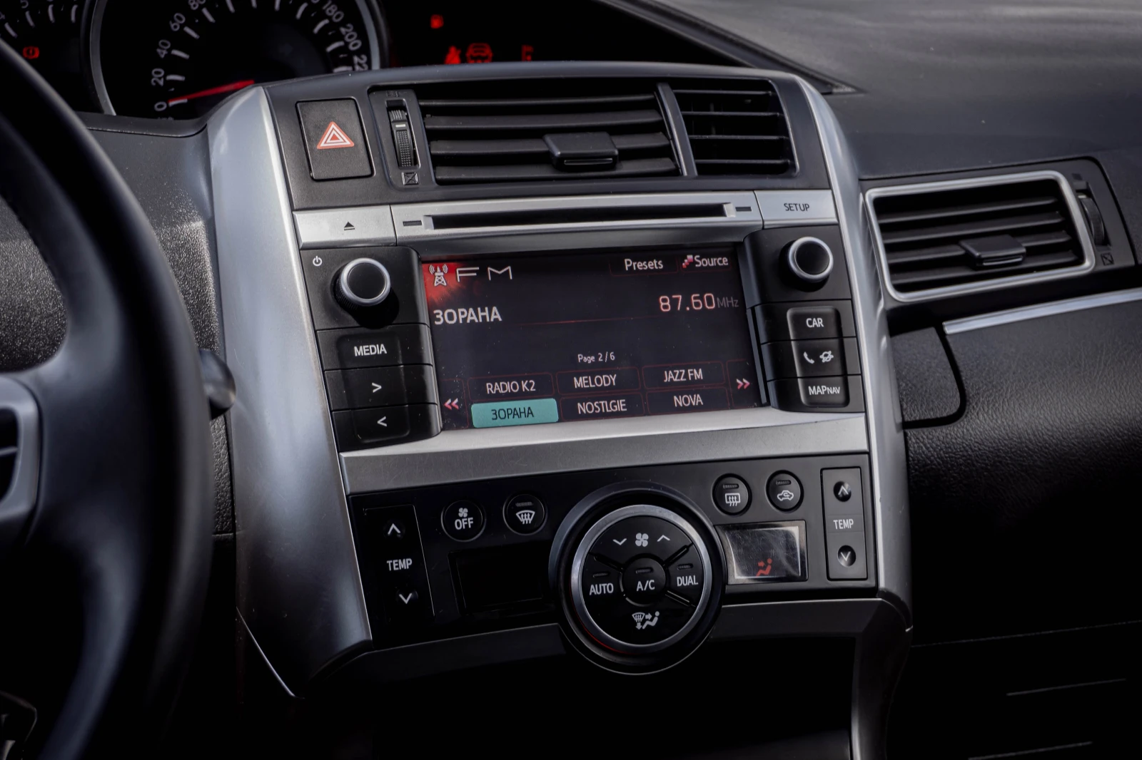 Toyota Verso 1.8 бензин 7 местна! ТОП! С ГАРАНЦИЯ! , снимка 13 - Автомобили и джипове - 54748985
