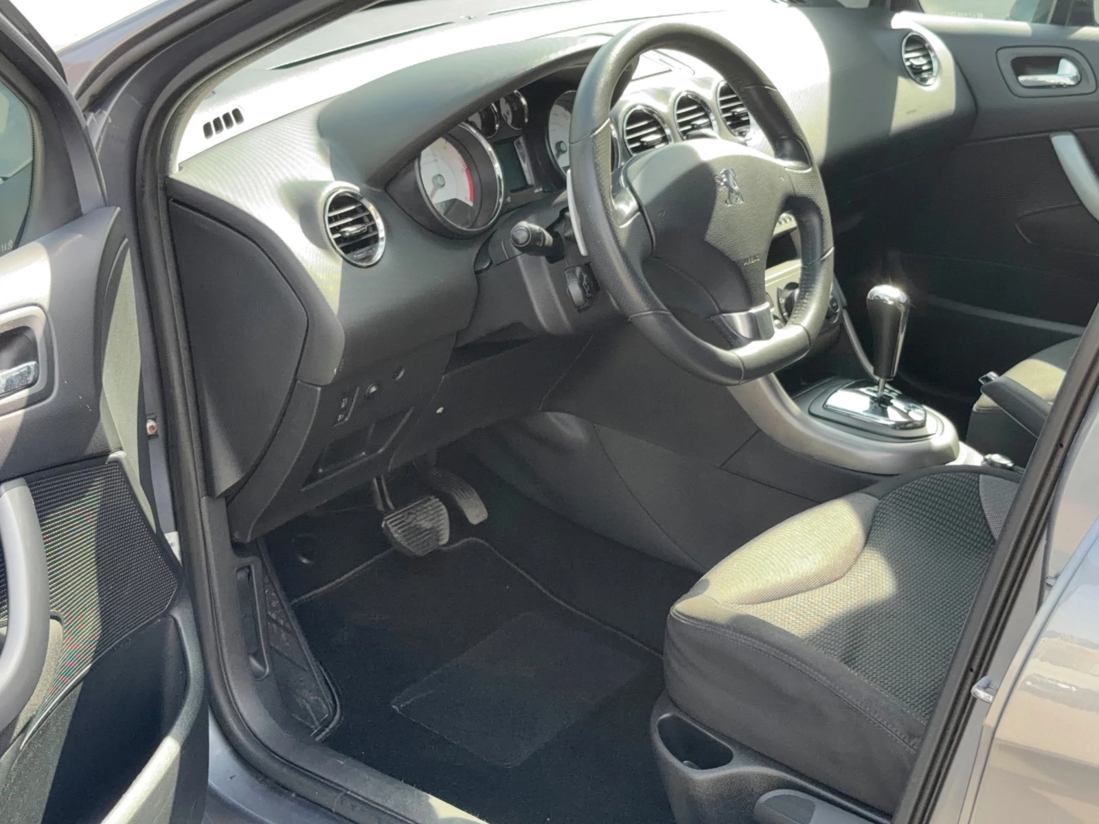 Peugeot 308 1.6 HDi 110 к.с. NAVI/AUTO, снимка 8 - Автомобили и джипове - 54881772