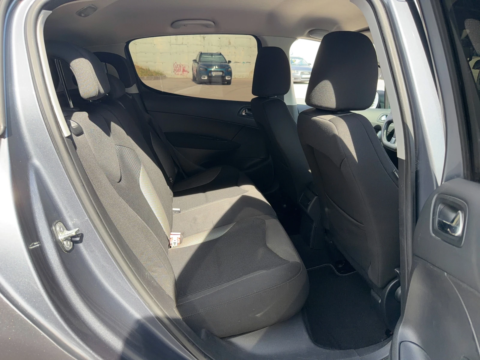Peugeot 308 1.6 HDi 110 к.с. NAVI/AUTO, снимка 13 - Автомобили и джипове - 54881772