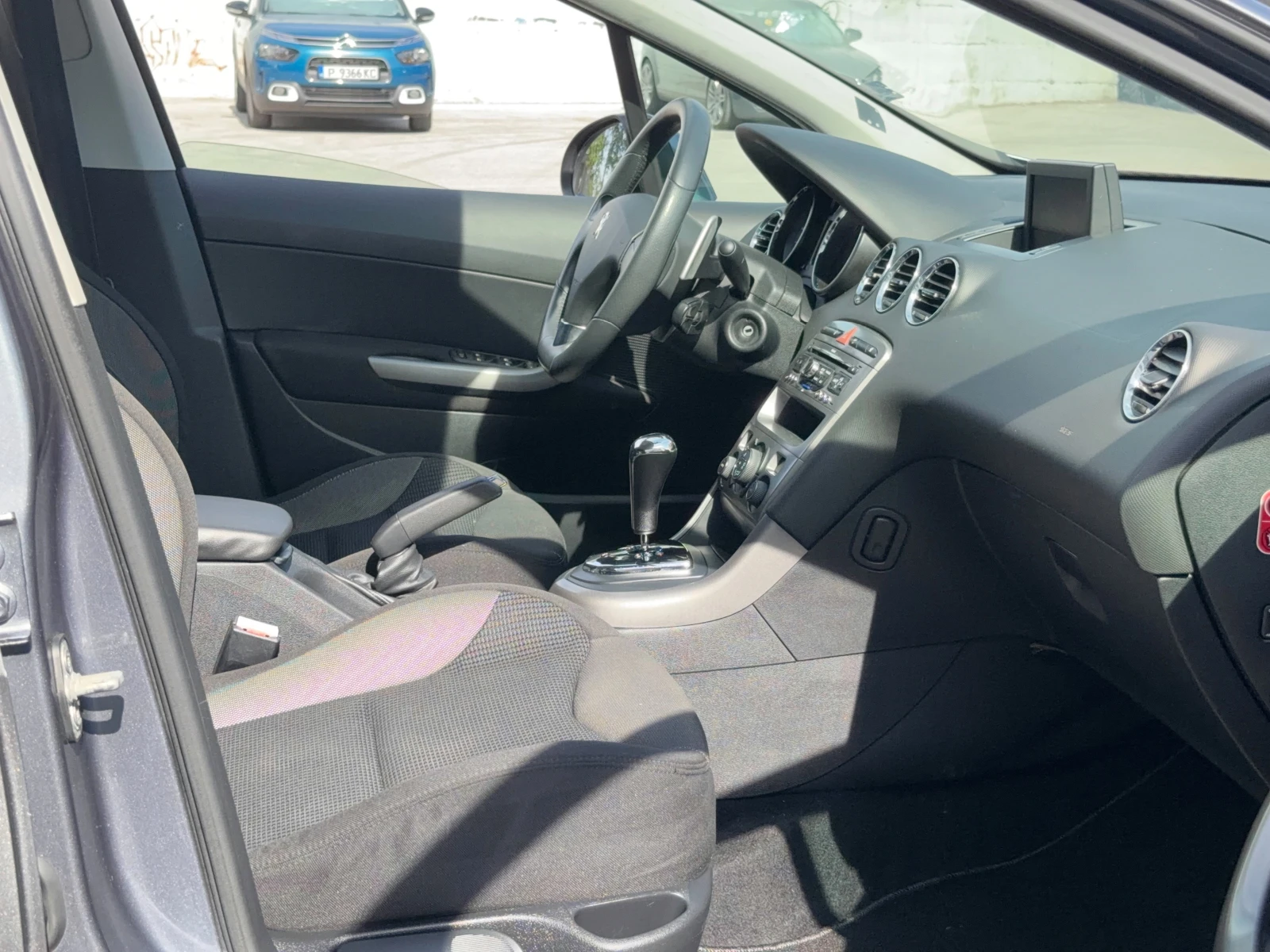 Peugeot 308 1.6 HDi 110 к.с. NAVI/AUTO, снимка 11 - Автомобили и джипове - 54881772