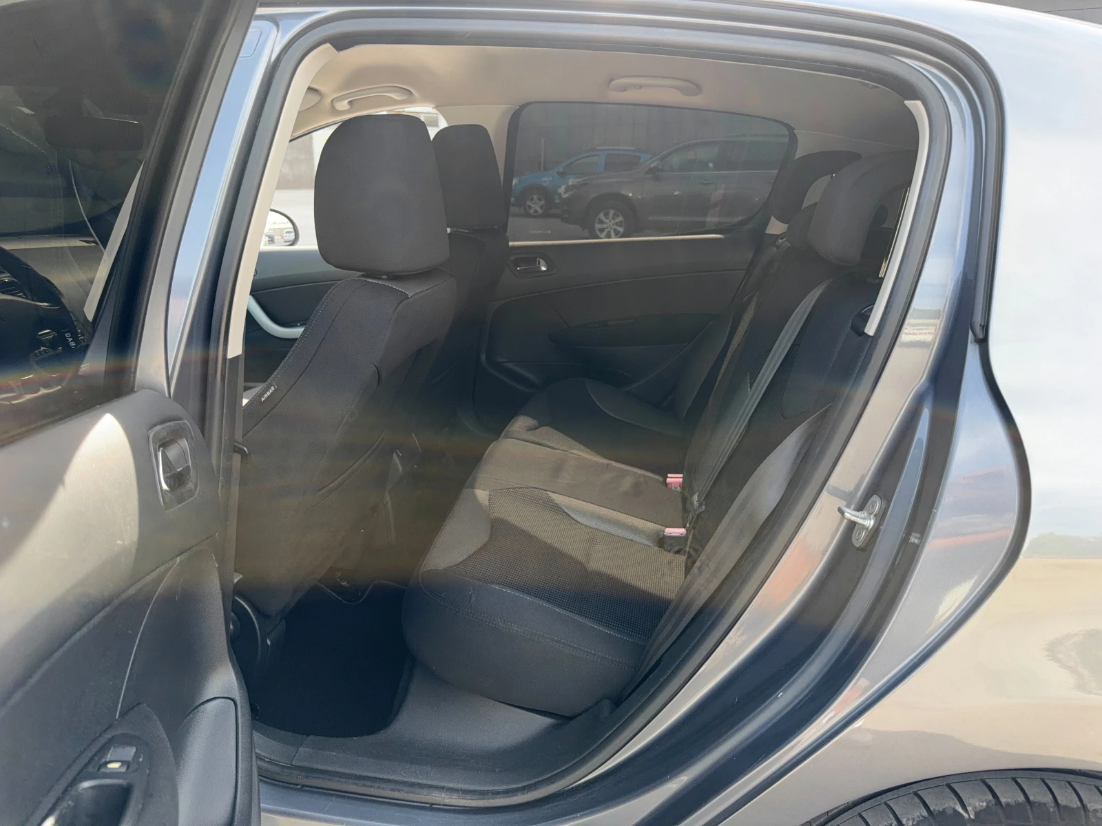 Peugeot 308 1.6 HDi 110 к.с. NAVI/AUTO, снимка 12 - Автомобили и джипове - 54881772