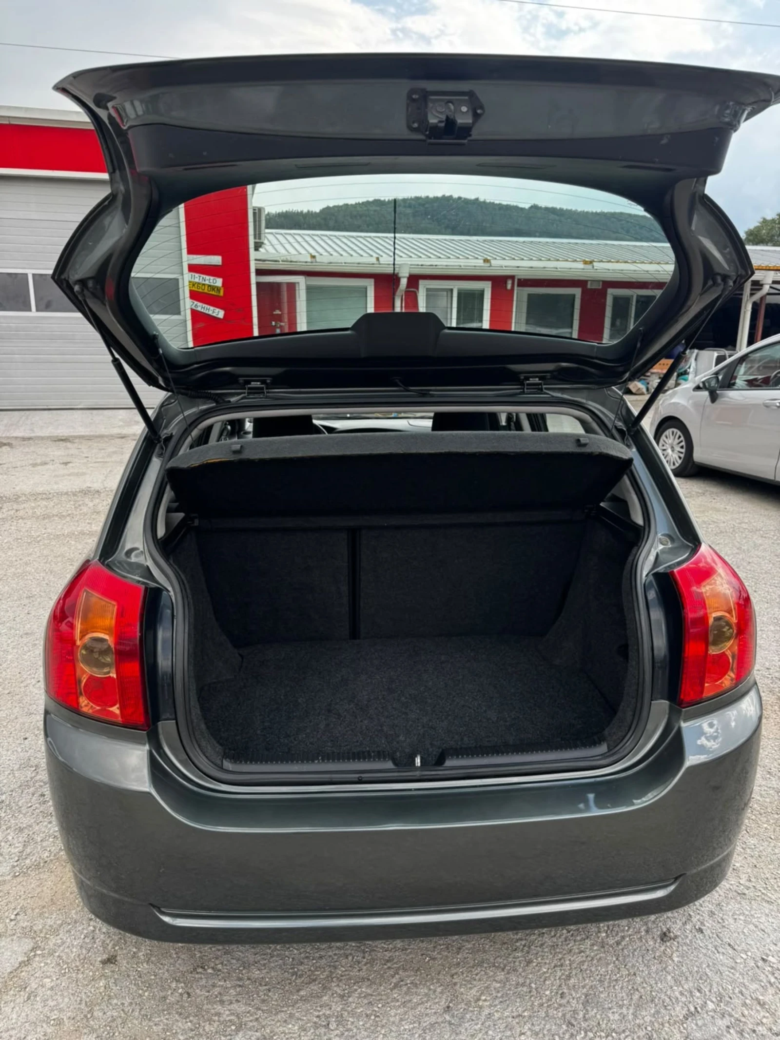 Toyota Corolla 1.4 D-4D, АВТОМАТ, КЛИМАТРОНИК, снимка 4 - Автомобили и джипове - 55150829