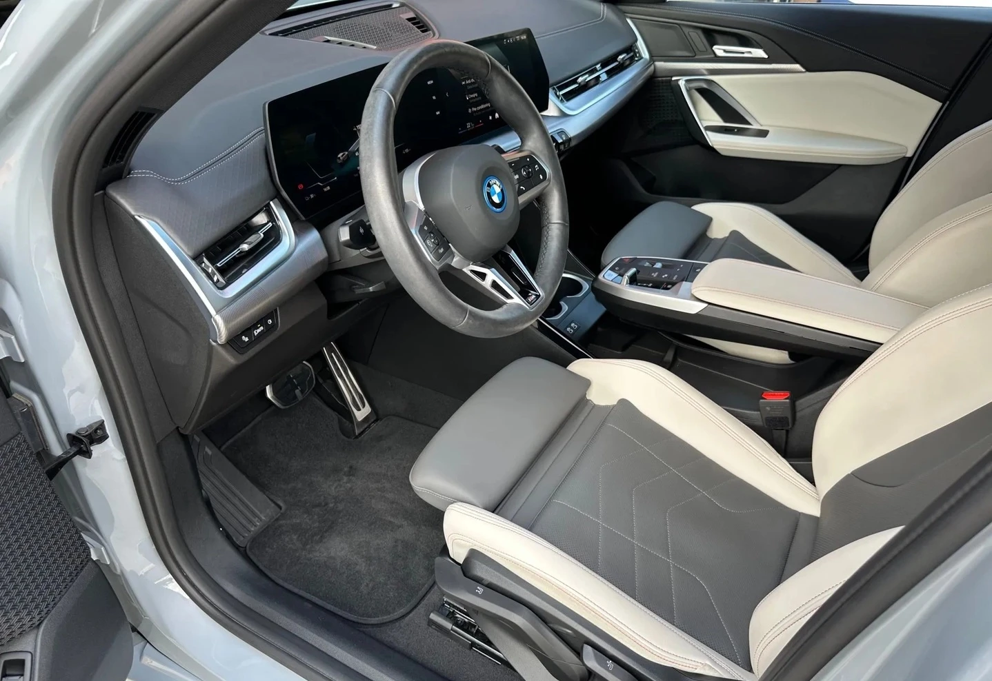 BMW iX2 eDrive 20 M-Sport , снимка 5 - Автомобили и джипове - 55401065