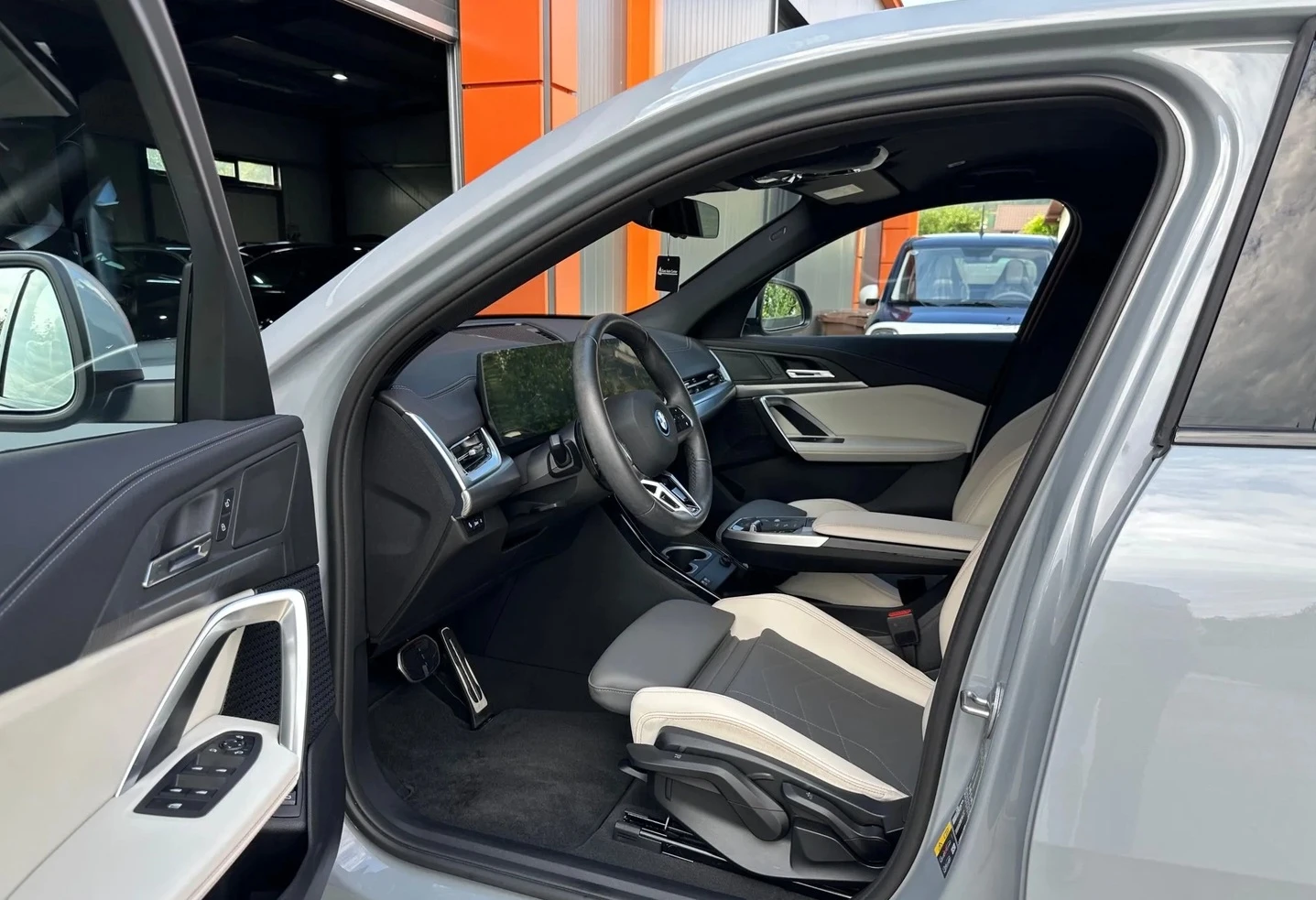BMW iX2 eDrive 20 M-Sport , снимка 4 - Автомобили и джипове - 55401065