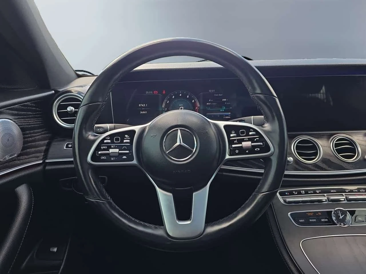 Mercedes-Benz E 300 * 4MATIC AMG PKG * NO ACCIDENTS / BURMESTER SO * C, снимка 9 - Автомобили и джипове - 55498382