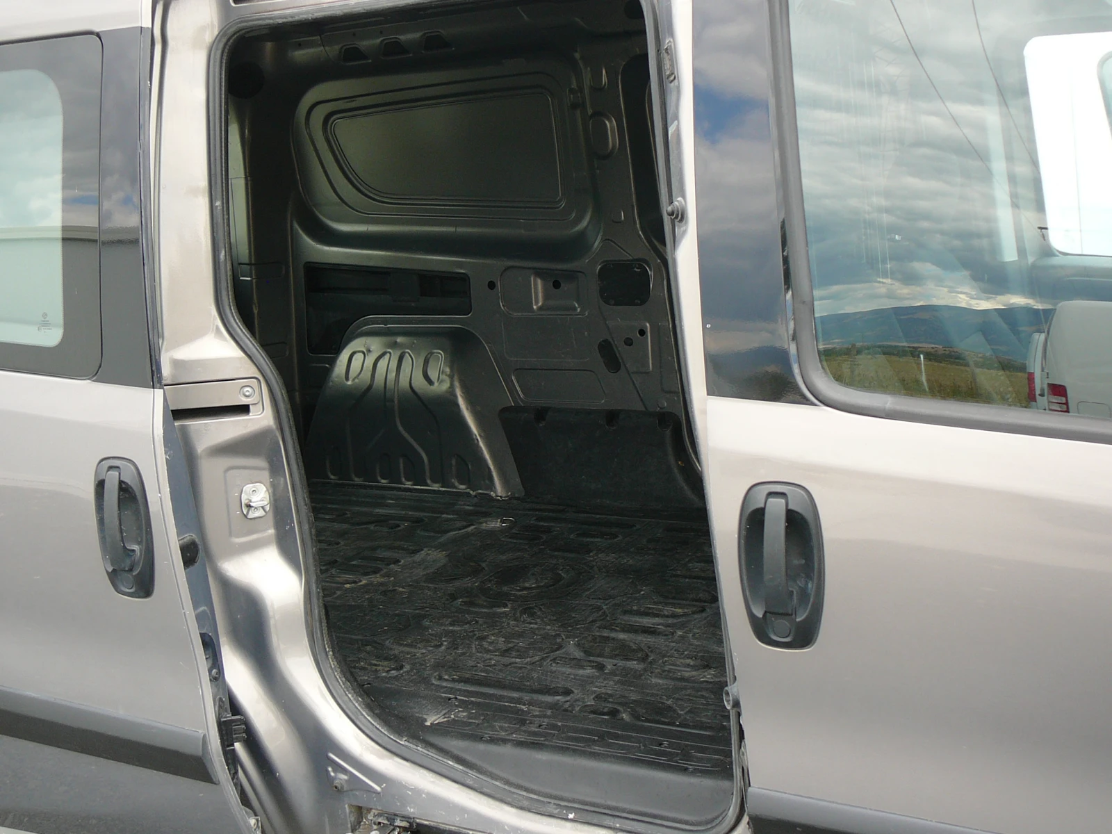 Opel Combo 2.0cdti MAXI. klima, снимка 6 - Автомобили и джипове - 56122011